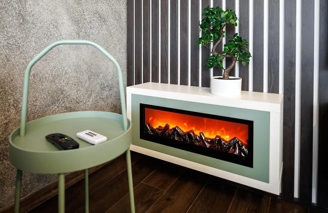 Kronsmart Apartment: Cozy Fireplace & Free Parking-1
